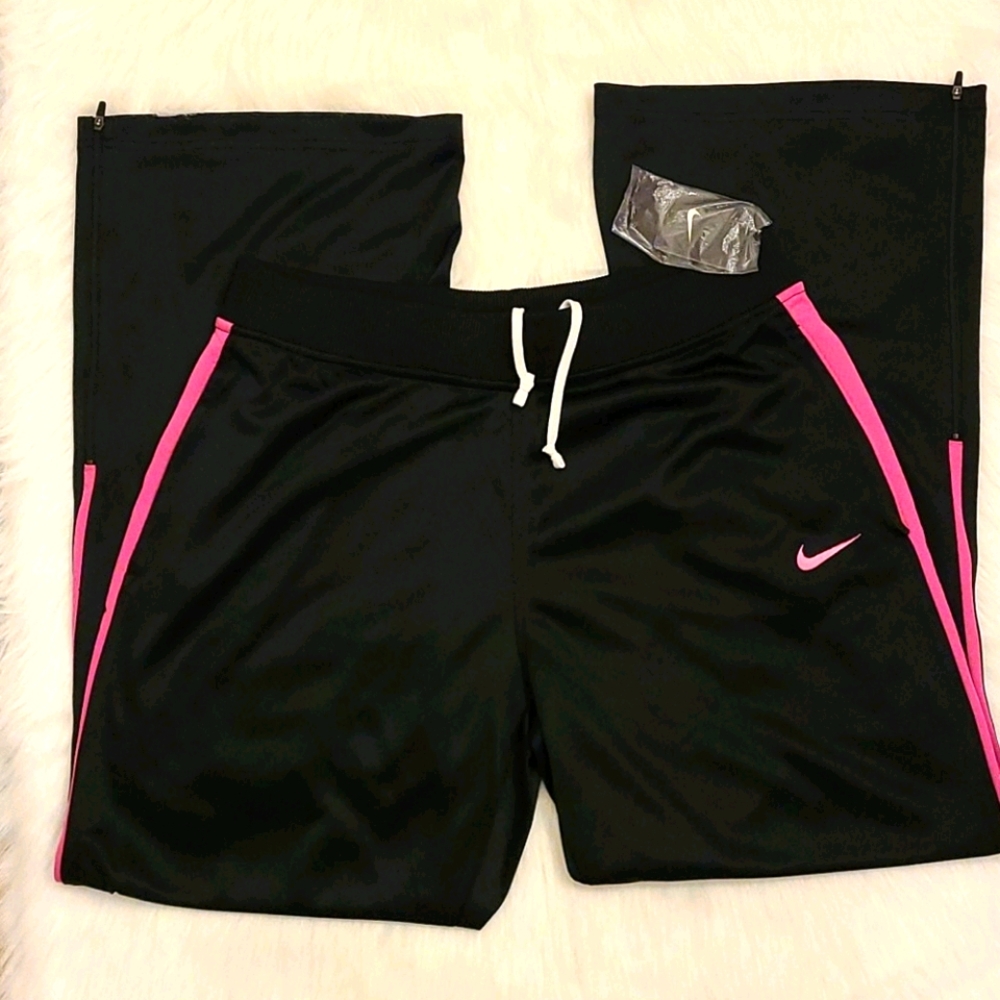COPY - NWT NIKE DRI-FIT "L"